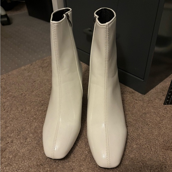 White Booties size 7.5(39) - Picture 8 of 8